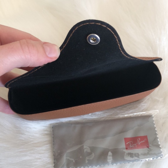 Brand new Ray-Ban classic case + lens cloth - Picture 5 of 5
